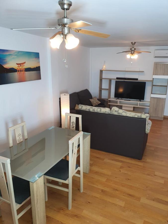 Apto Moderno con AIRE ACOND para 3 personas La Línea de la Concepción Exterior foto