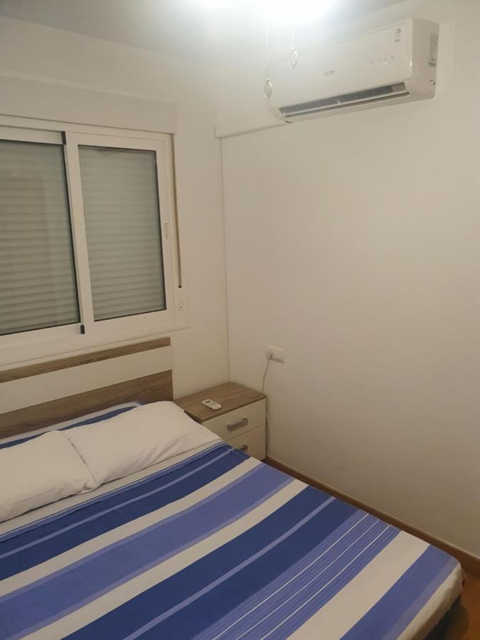 Apto Moderno con AIRE ACOND para 3 personas La Línea de la Concepción Exterior foto