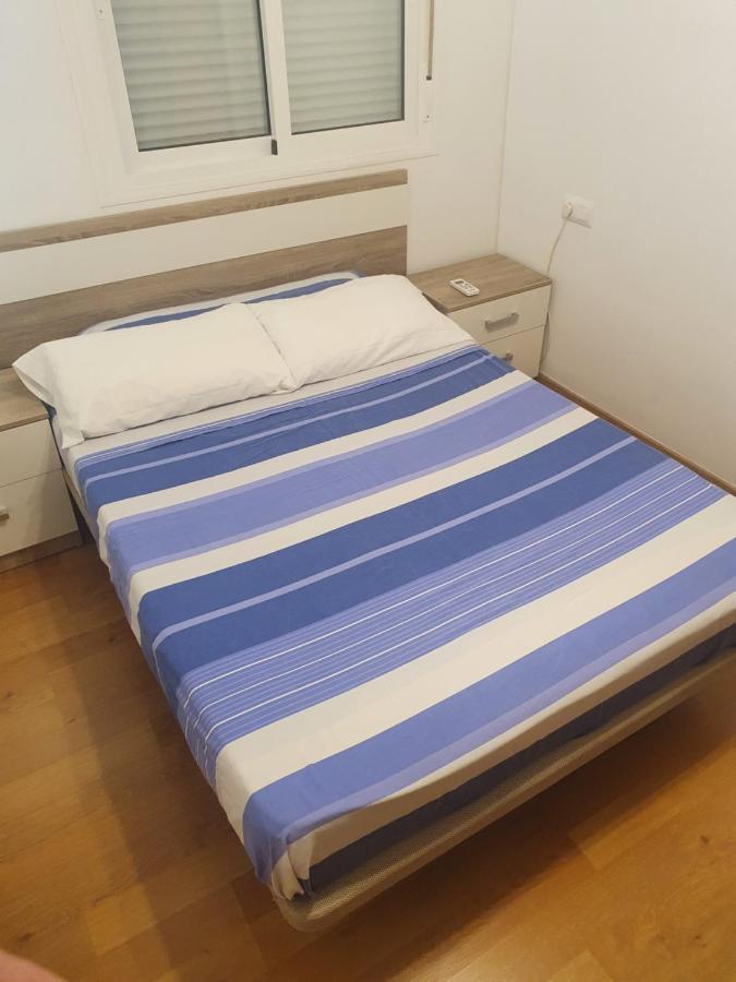 Apto Moderno con AIRE ACOND para 3 personas La Línea de la Concepción Exterior foto