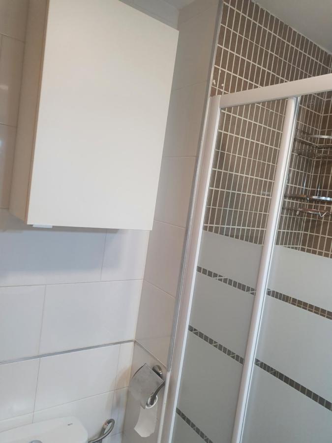 Apto Moderno con AIRE ACOND para 3 personas La Línea de la Concepción Exterior foto