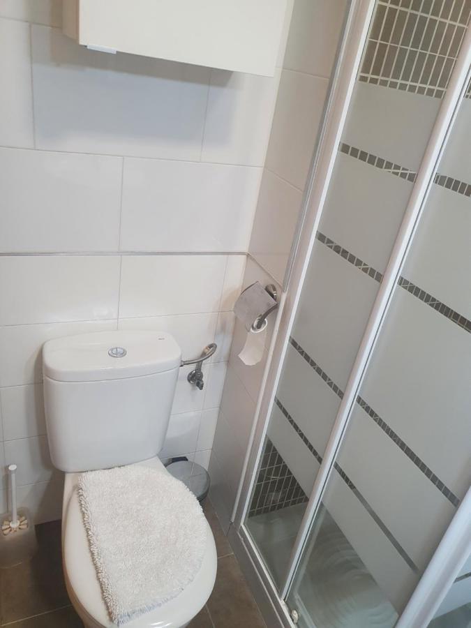 Apto Moderno con AIRE ACOND para 3 personas La Línea de la Concepción Exterior foto